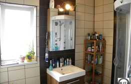 Jumatate de duplex, 300 mp zona de case.