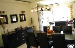 Jumatate de duplex, 300 mp zona de case.