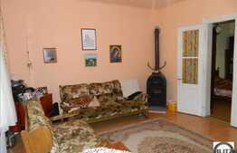 Casa de vanzare 100 mp utili cu 405 mp gradina, zona Suceava