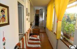 Casa de vanzare 100 mp utili cu 405 mp gradina, zona Suceava