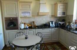 Casa de vanzare, 300 mp utili, 998 mp teren, imobil nou, zona Eugen Ionesco