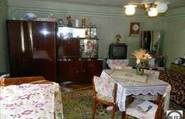 De vanzare casa 69 mp, 1453 mp gradina cu un front la strada de 12.7 ml, in Iris