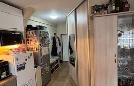 Apartament semidecomandat cu 3 camere, etaj intermediar, parcare, zona Terra