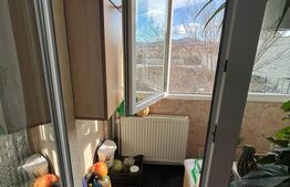 Apartament semidecomandat cu 3 camere, etaj intermediar, parcare, zona Terra