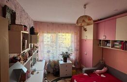Apartament semidecomandat cu 3 camere, etaj intermediar, parcare, zona Terra