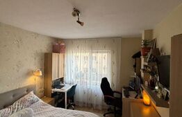 Apartament semidecomandat cu 3 camere, etaj intermediar, parcare, zona Terra