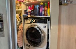 Apartament semidecomandat cu 3 camere, etaj intermediar, parcare, zona Terra