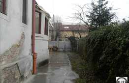 Casa de vanzare in zona centrala, 70 mp totali utili, curte comuna
