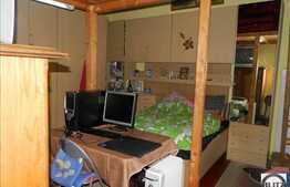 Casa de vanzare in zona centrala, 70 mp totali utili, curte comuna