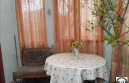 Casa de vanzare in zona centrala, 70 mp totali utili, curte comuna