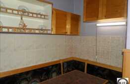 Casa de vanzare in zona centrala, 70 mp totali utili, curte comuna