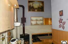 Casa de vanzare in zona centrala, 70 mp totali utili, curte comuna