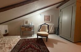 Casă cochetă 60 mp - mansardă, mobilată, zona centrală