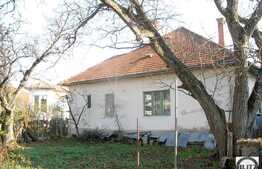 Casa de vanzare, 216 mp cu 800 mp teren si front de 19 ml, zona de exceptie