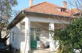 Casa de vanzare, 216 mp cu 800 mp teren si front de 19 ml, zona de exceptie