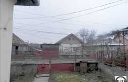 Vanzare casa, 80 mp utili, teren 790 mp, cu front de 14 ml, intr-o zona de case