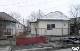 Vanzare casa, 80 mp utili, teren 790 mp, cu front de 14 ml, intr-o zona de case