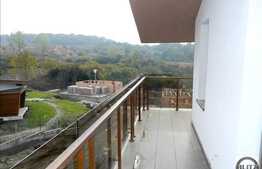 Duplex cu 220 mp utili cu 330 mp teren, zona de case