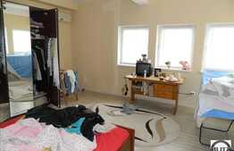 Casa de vanzare, 240 mp utili, cu teren 430 mp, front de 14 ml, zona V. Lupu