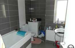 Casa de vanzare, 240 mp utili, cu teren 430 mp, front de 14 ml, zona V. Lupu