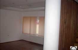 Vanzare casa individuala 300 mp utili, teren 600 mp, cu front 45 m, la 2 strazi