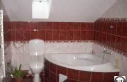 Vanzare casa individuala 300 mp utili, teren 600 mp, cu front 45 m, la 2 strazi