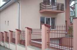 Vanzare casa individuala 300 mp utili, teren 600 mp, cu front 45 m, la 2 strazi