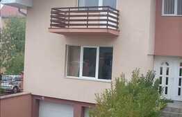 Vanzare casa individuala 300 mp utili, teren 600 mp, cu front 45 m, la 2 strazi