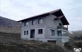 Casa in mijlocul naturii, cu priveliste la lac! D+p+E+M, 300 mp utili