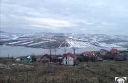 Casa in mijlocul naturii, cu priveliste la lac! D+p+E+M, 300 mp utili