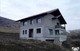 Casa in mijlocul naturii, cu priveliste la lac! D+p+E+M, 300 mp utili