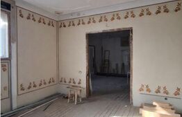 Spațiu comercial 200 mp + acces pod 200 mp, 3 balcoane, lângă Piața Sfatului