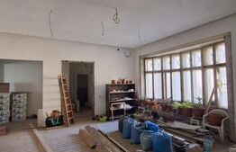 Spațiu comercial 200 mp + acces pod 200 mp, 3 balcoane, lângă Piața Sfatului