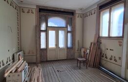 Spațiu comercial 200 mp + acces pod 200 mp, 3 balcoane, lângă Piața Sfatului