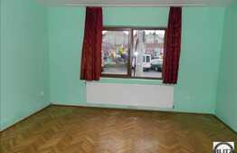 Vanzare casa in  curte comuna, 60 mp teren, pretabila pentru spatiu comercial!