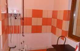 Vanzare casa in  curte comuna, 60 mp teren, pretabila pentru spatiu comercial!