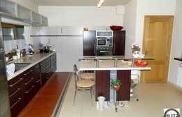 Casa de vanzare, 280 mp utili, cu teren 750 mp, font 17.5, constructie noua