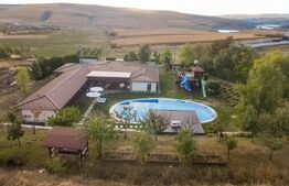 Casa individuala premium cu piscina exterioara 