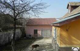 Casa individuala de vanzare, 148 mp utili, teren 800 mp, cu front de 15 ml