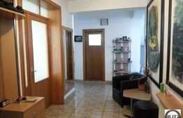 Un imobil cu 405 mp utili si 1500 mp teren, garaj dublu