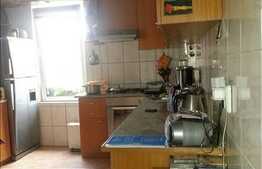 Un imobil cu 405 mp utili si 1500 mp teren, garaj dublu