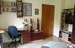 Un imobil cu 405 mp utili si 1500 mp teren, garaj dublu