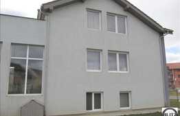 Casa de 425 mp, 878 mp teren, 70 mp Terasa! Zona de case! Piscina interioara!