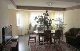 Casa individuala de vanzare cu 230 mp utili, 680 mp teren, zona linisita