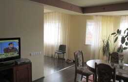 Casa individuala de vanzare cu 230 mp utili, 680 mp teren, zona linisita