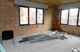 Vanzare casa la rosu, 280 mp utili, teren 300 mp, cu front de 32 m la 2 strazi