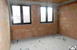 Vanzare casa la rosu, 280 mp utili, teren 300 mp, cu front de 32 m la 2 strazi