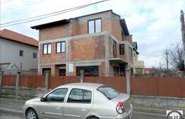 Vanzare casa la rosu, 280 mp utili, teren 300 mp, cu front de 32 m la 2 strazi