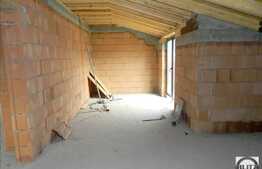 Vanzare casa la rosu, 280 mp utili, teren 300 mp, cu front de 32 m la 2 strazi