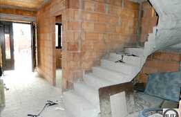 Vanzare casa la rosu, 280 mp utili, teren 300 mp, cu front de 32 m la 2 strazi